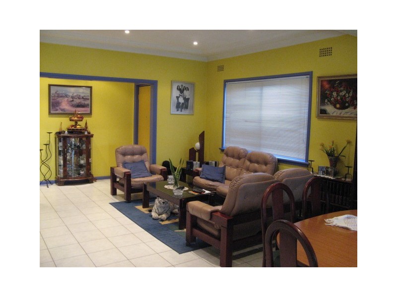 305 William St, Kingsgrove NSW 2208