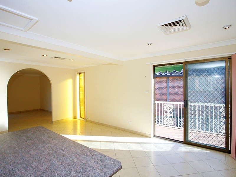 1 Jade Court, Georges Hall NSW 2198