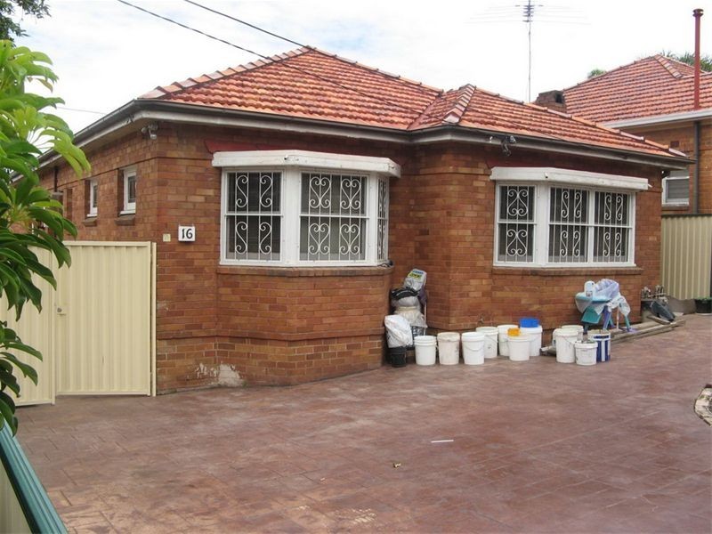 16 Shorter Ave, Beverly Hills NSW 2209