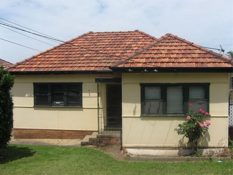 12 Greenacre rd, Greenacre NSW 2190