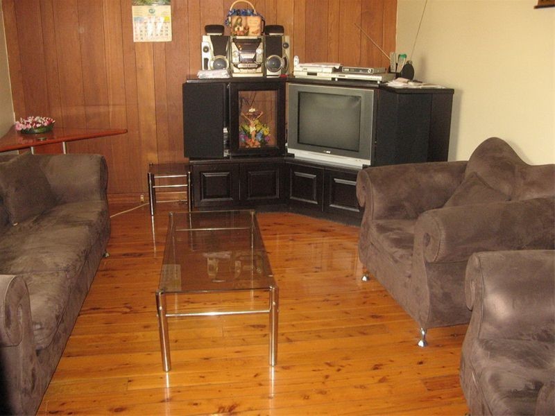 12 Greenacre rd, Greenacre NSW 2190