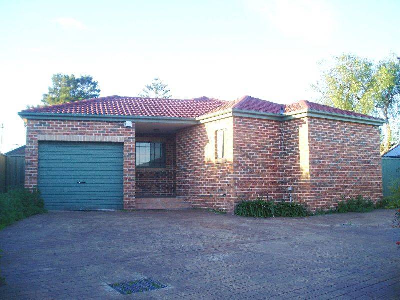 16 Lawford St, Greenacre NSW 2190