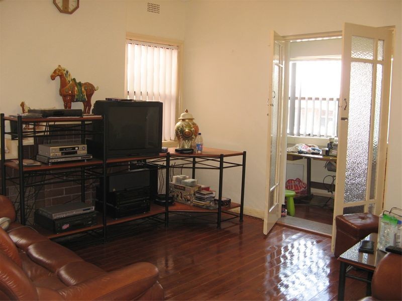 1 Simmons Road, Kingsgrove NSW 2208