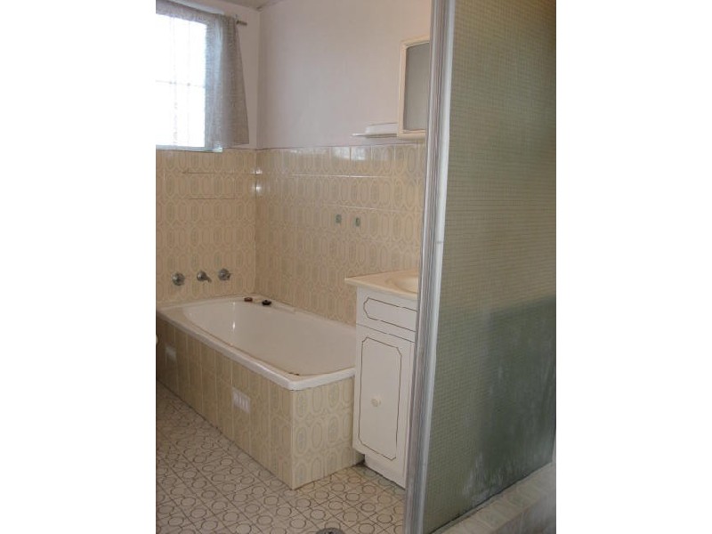 64  Eighth Ave, Campsie NSW 2194