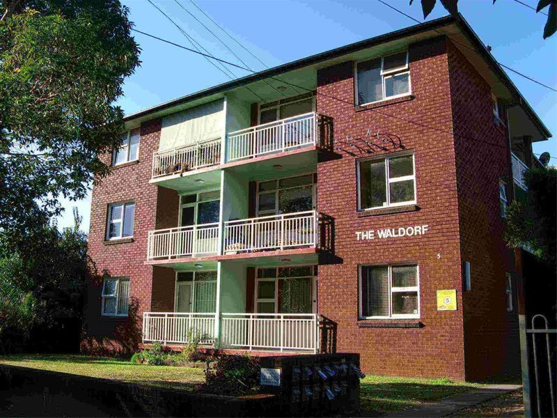 5  Fourth Ave, Campsie NSW 2194