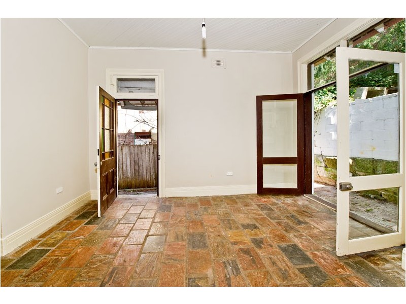 33 Anzac Pde, Kensington NSW 2033