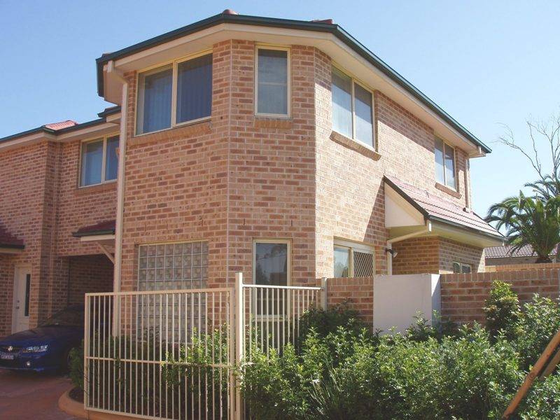 1/180  Newbridge Road, Moorebank NSW 2170