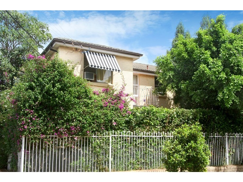 1/2   Silver Street, St Peters NSW 2044