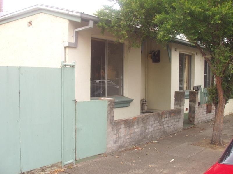 8  Roberts Street, St Peters NSW 2044