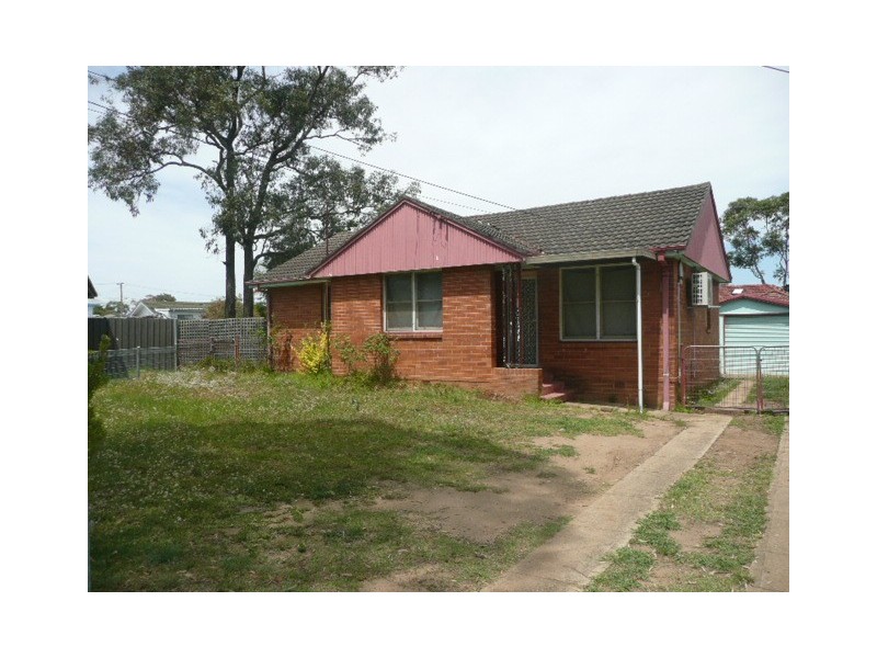 8 Tonga Place, Lethbridge Park NSW 2770