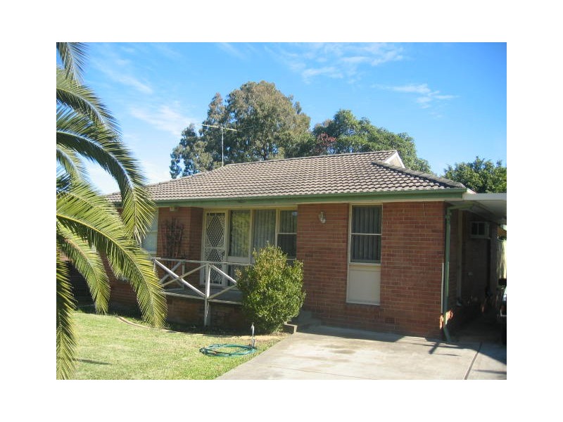 8 Lang Crescent, Blackett NSW 2770