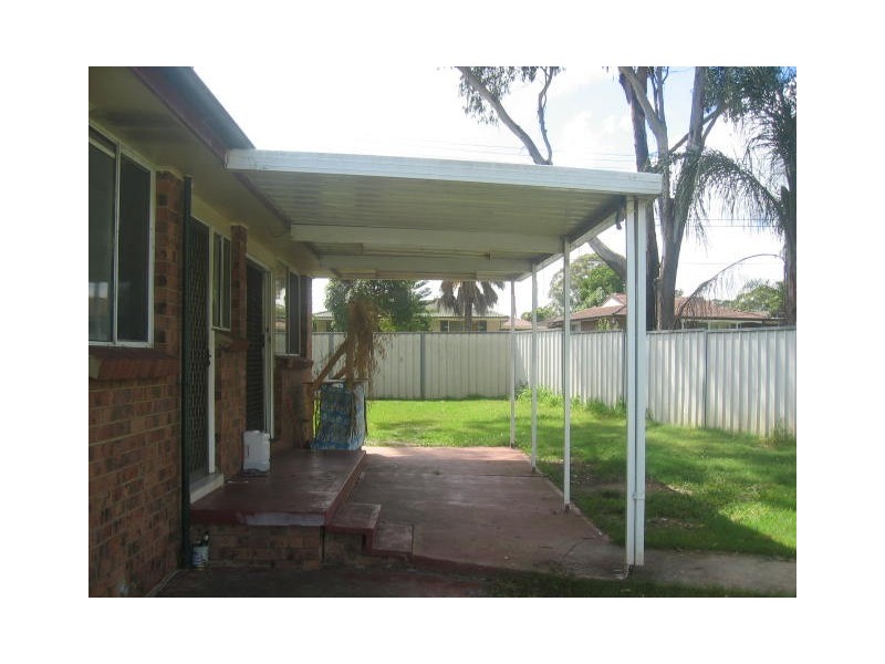 43  eloura st, Dharruk NSW 2770