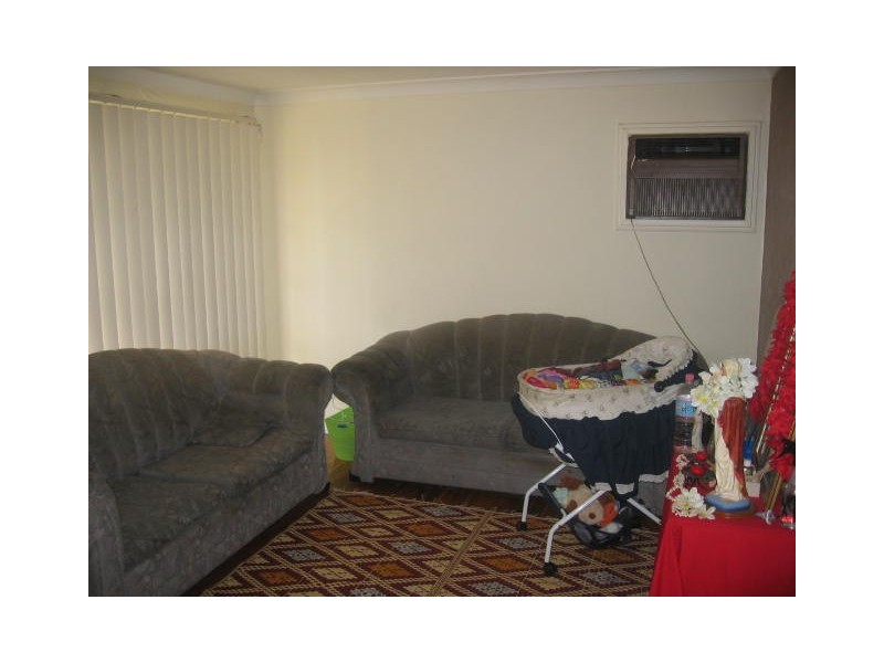 43  eloura st, Dharruk NSW 2770