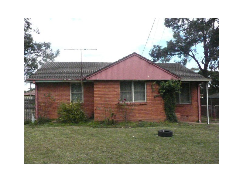 8  Tonga steet, Lethbridge Park NSW 2770