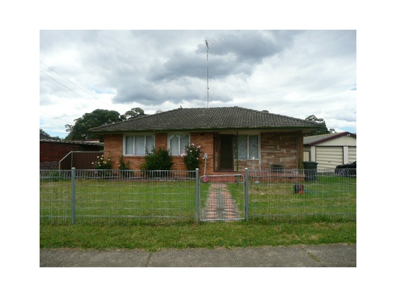 32 Palau Cresent, Lethbridge Park NSW 2770