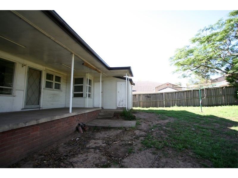 35 Binalong Rd, Wentworthville NSW 2145