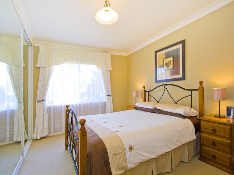 18 Piquet Crescent, Toongabbie NSW 2146