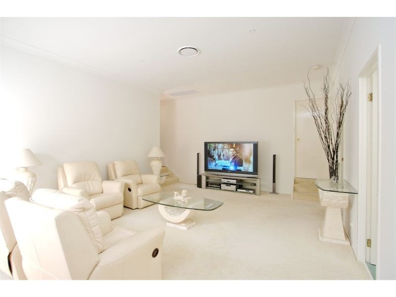 9 Carinya Road, Girraween NSW 2145