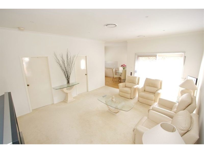 9 Carinya Road, Girraween NSW 2145