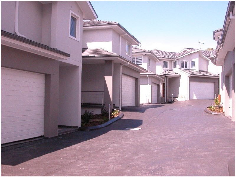 3/22  Dobson Crescent, Pendle Hill NSW 2145