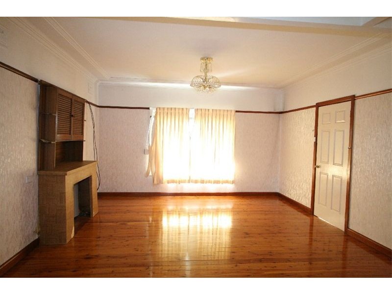 10  Oakwood Road, Toongabbie NSW 2146