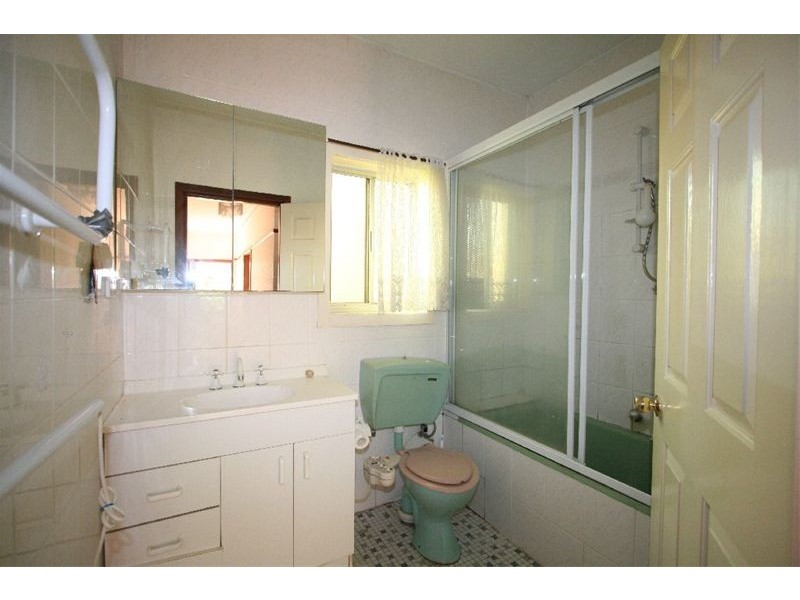 10  Oakwood Road, Toongabbie NSW 2146