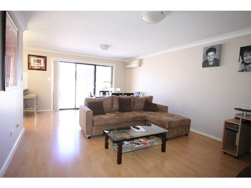 6/24  Tungarra Road, Girraween NSW 2145