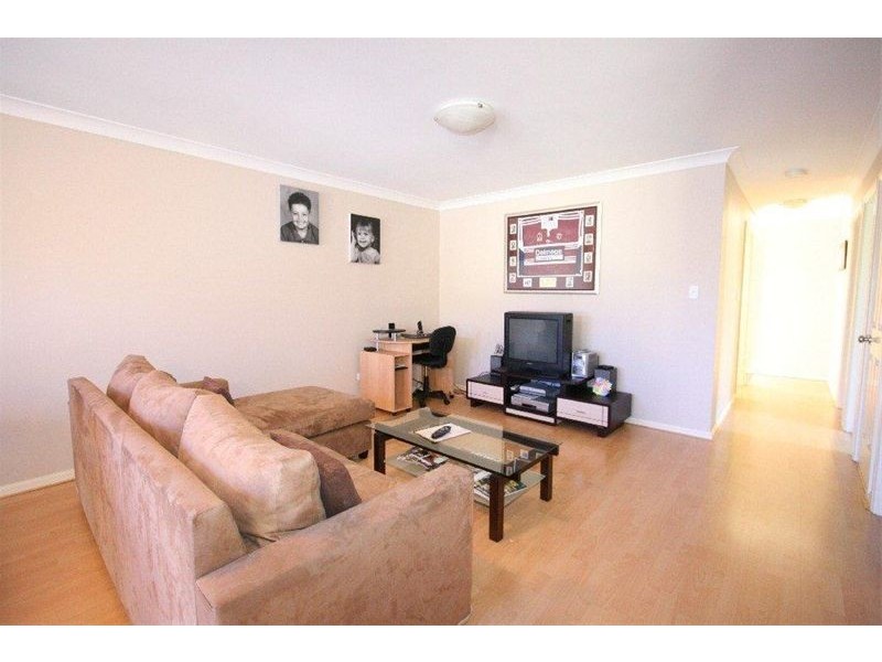 6/24  Tungarra Road, Girraween NSW 2145