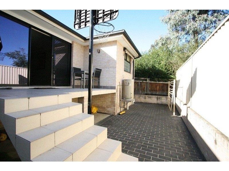 6/24  Tungarra Road, Girraween NSW 2145