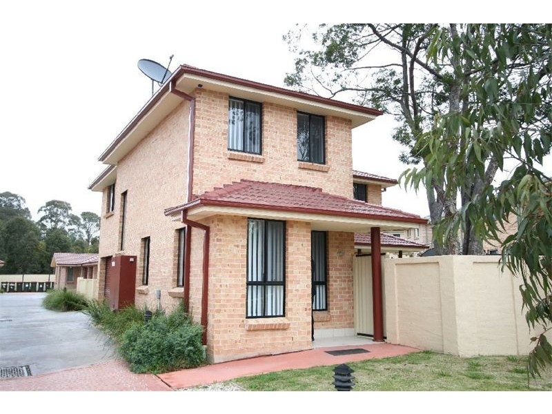 1/2  Memphis Crescent, Toongabbie NSW 2146