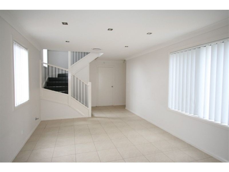 1/2  Memphis Crescent, Toongabbie NSW 2146