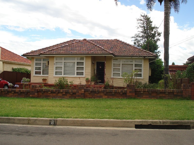 8 Parry Street, Pendle Hill NSW 2145