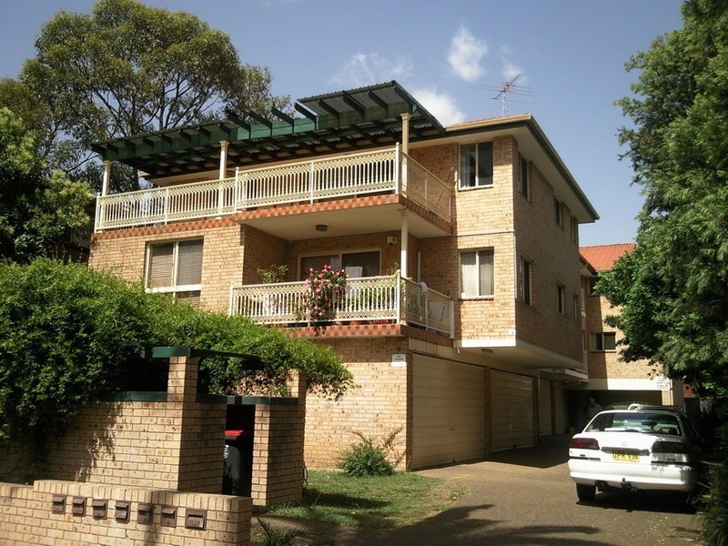 4 Fifth Ave, Campsie NSW 2194