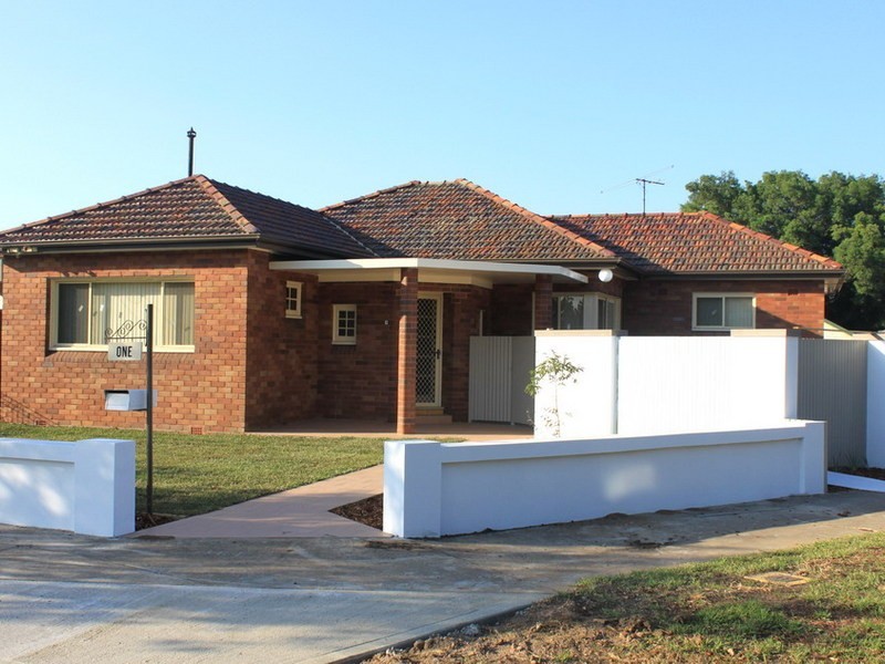 1 Lima St, Greenacre NSW 2190