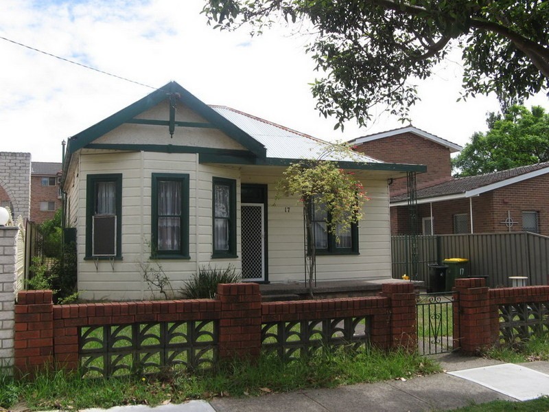 17 Cambridge St, Bankstown NSW 2200