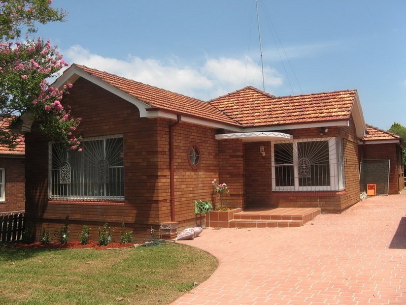 13 Lundy Street, Kingsgrove NSW 2208