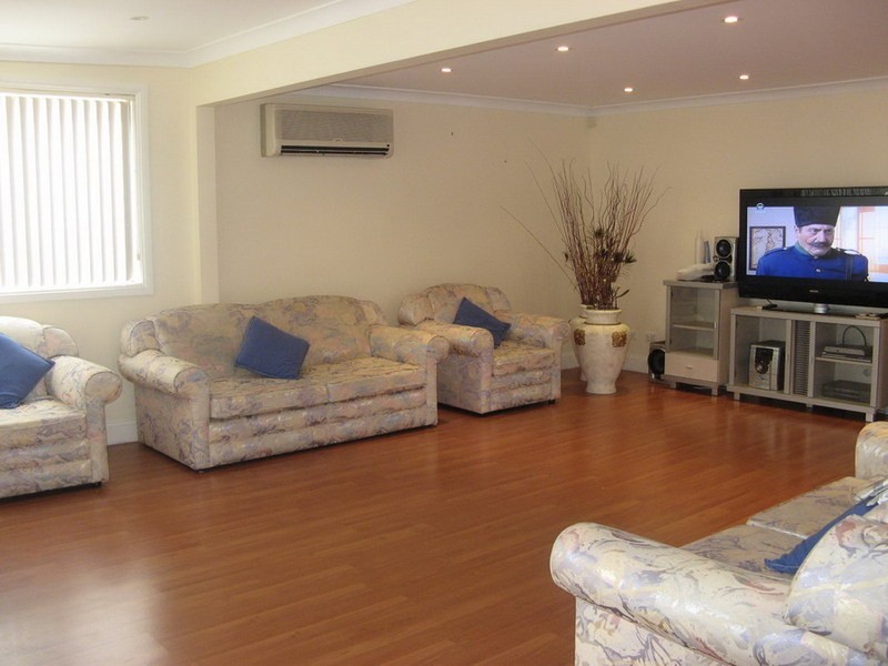 27 FLORA ST, Roselands NSW 2196