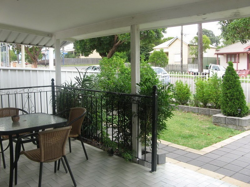 27 FLORA ST, Roselands NSW 2196
