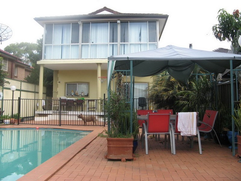 5 Hill st, Campsie NSW 2194