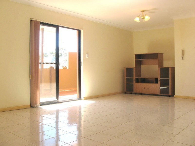 5/126 WATERLOO RD, Greenacre NSW 2190