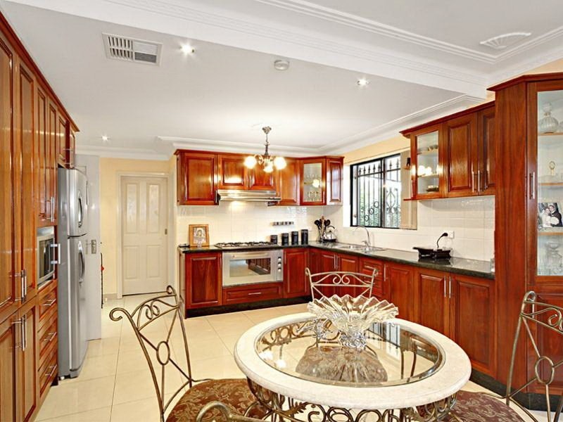 38 valencia st, Greenacre NSW 2190