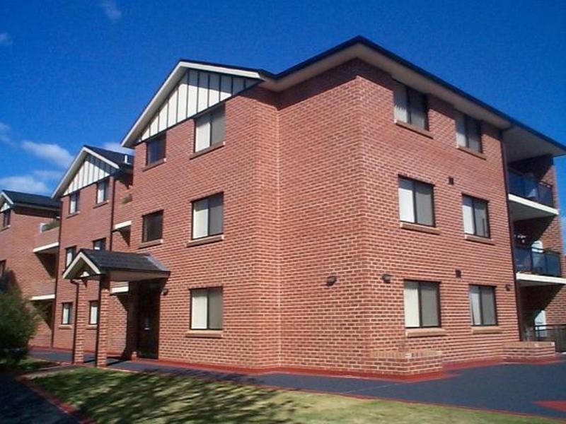 2/14 WHITE AVE, Bankstown NSW 2200