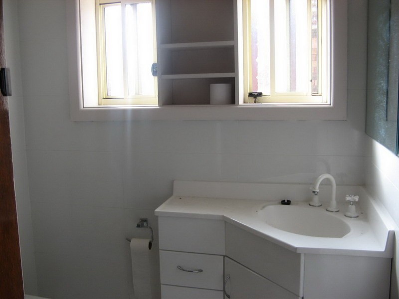 4 Farrell Rd, Kingsgrove NSW 2208