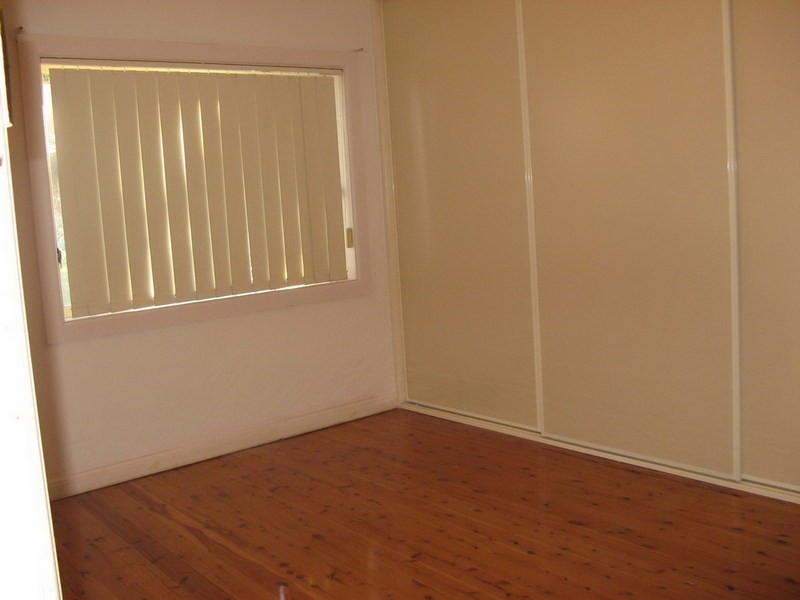 4 Farrell Rd, Kingsgrove NSW 2208