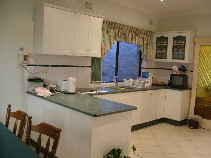 48 undercliffe rd, Earlwood NSW 2206