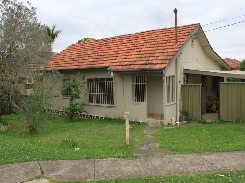 152 wangee, Greenacre NSW 2190