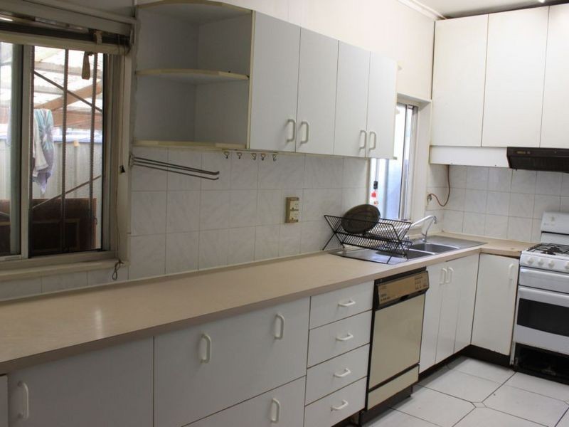 152 wangee, Greenacre NSW 2190