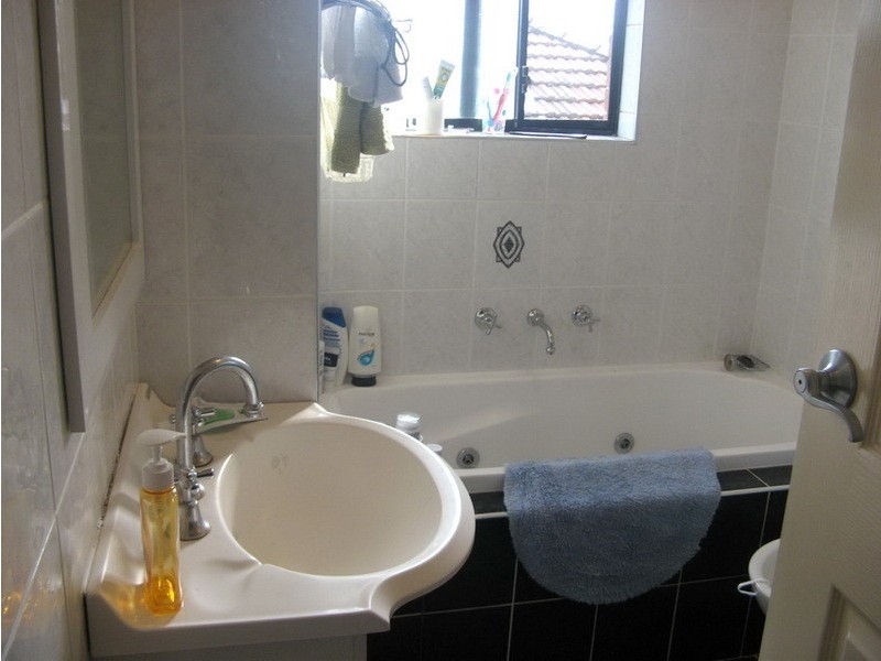 2/32 North Parade, Campsie NSW 2194