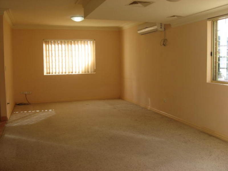 2/76 Ninth Ave, Campsie NSW 2194