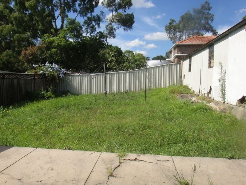 9 Glenore Rd, Canterbury NSW 2193